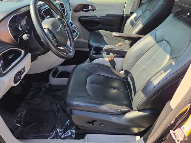 Used 2019 Chrysler Pacifica Touring-L FWD image 10