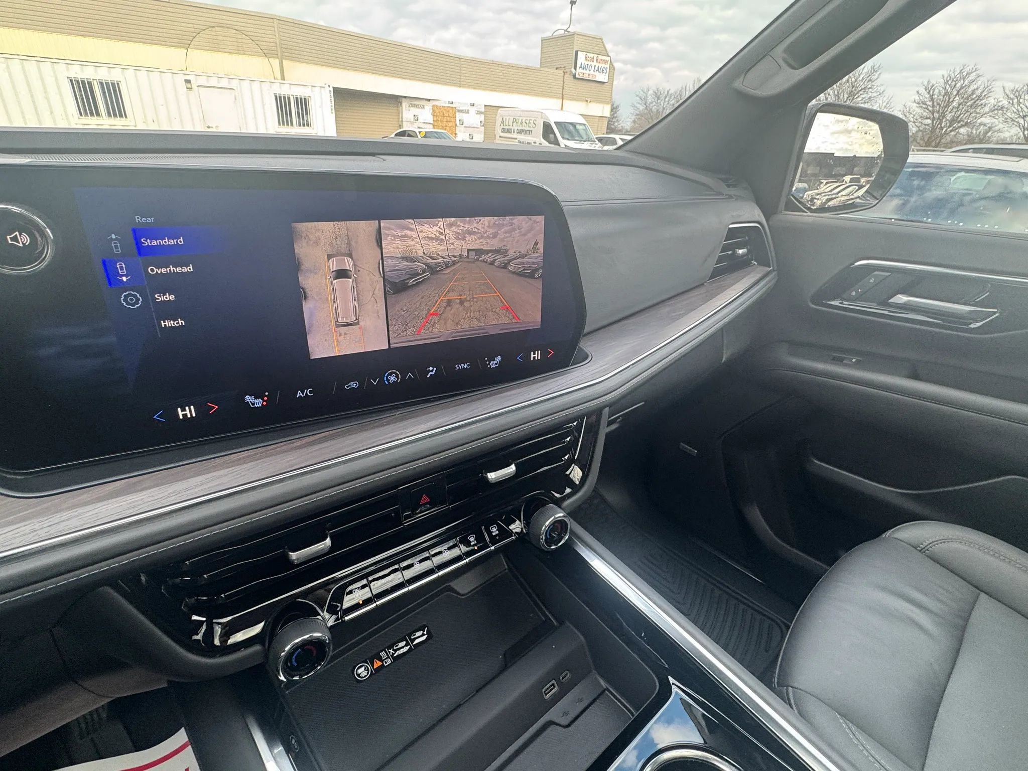 Used 2025 Chevrolet Suburban LT w/ Comfort Package image 17