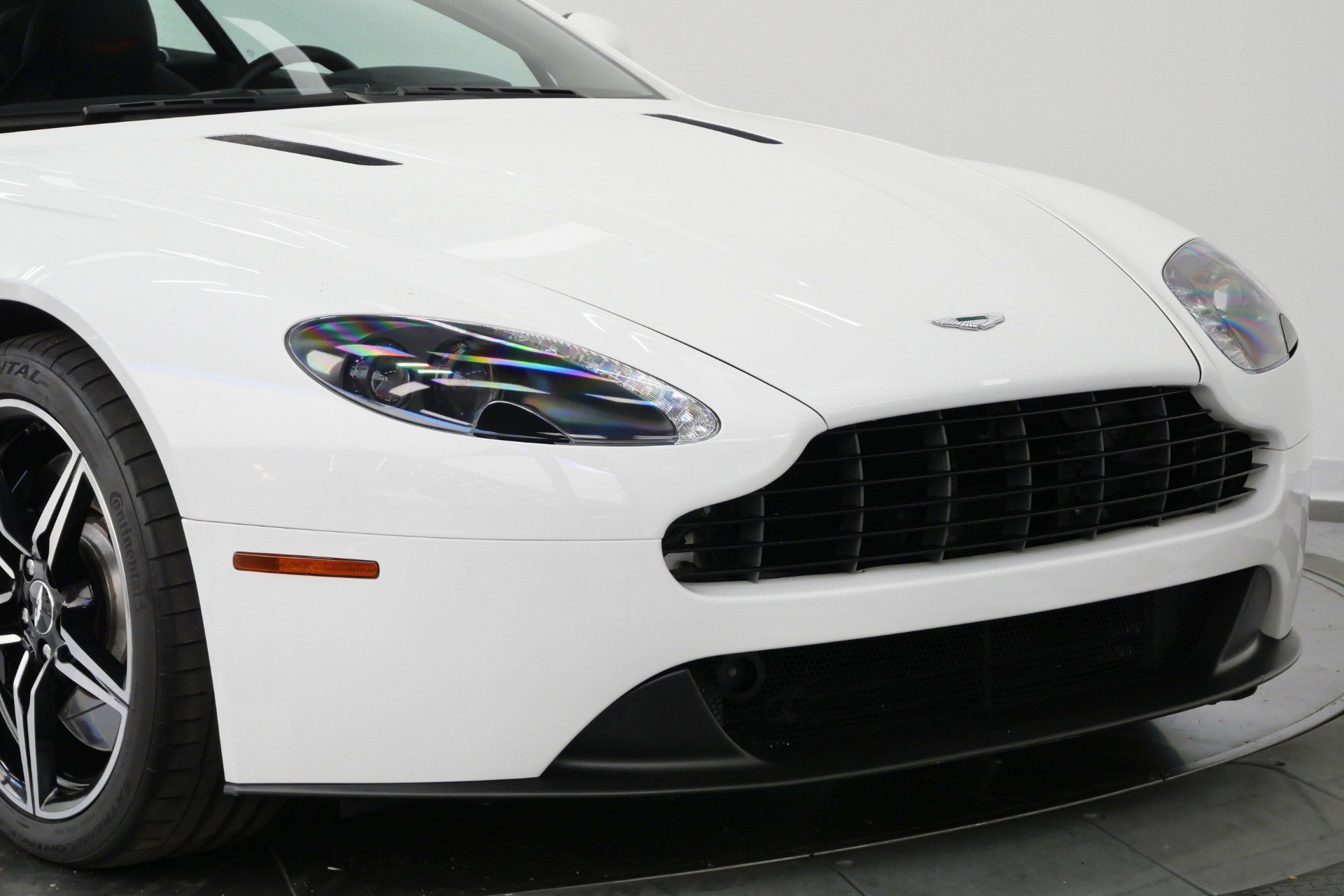Used 2016 Aston Martin V8 Vantage GT RWD image 36