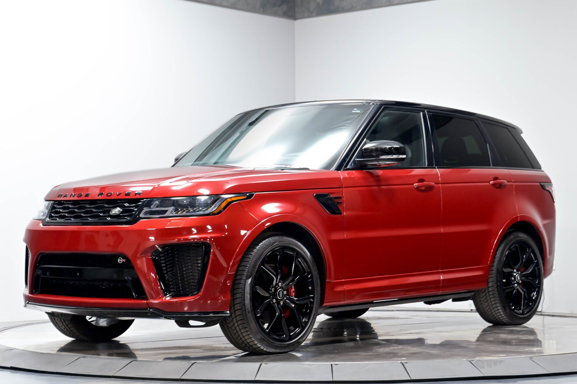 Used 2022 Land Rover Range Rover Sport SVR Carbon Edition AWD/4WD image 2