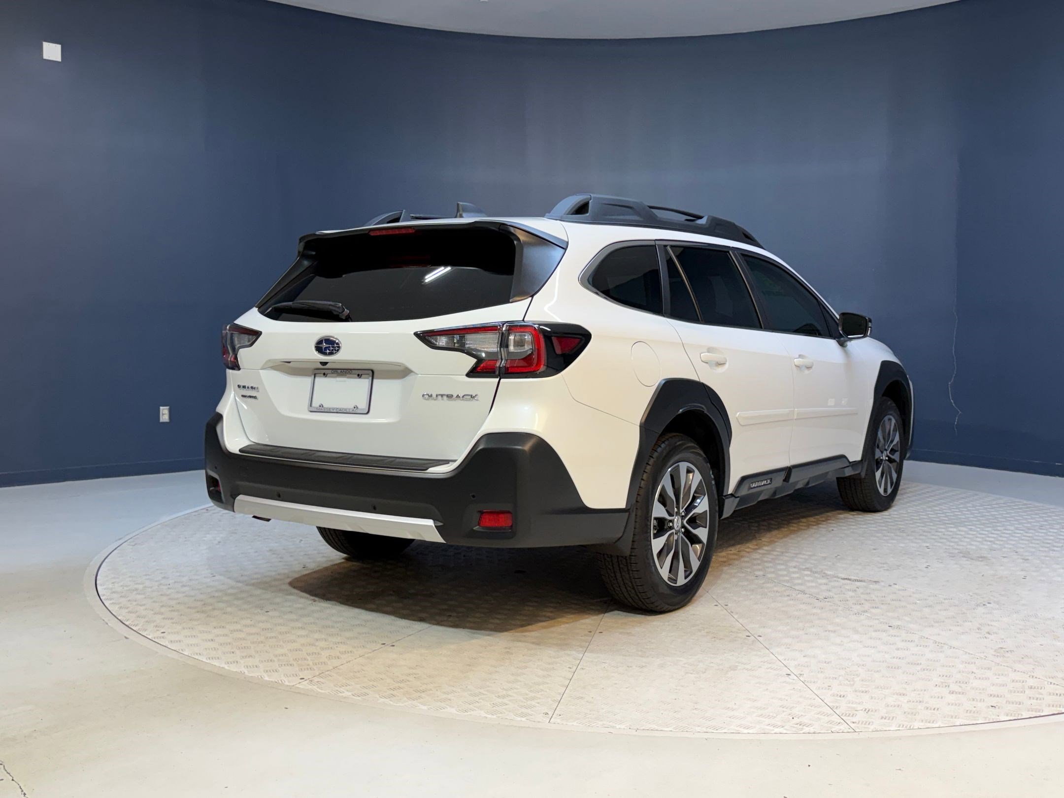 Used 2025 Subaru Outback Limited w/ Popular Package #2 AWD/4WD image 9