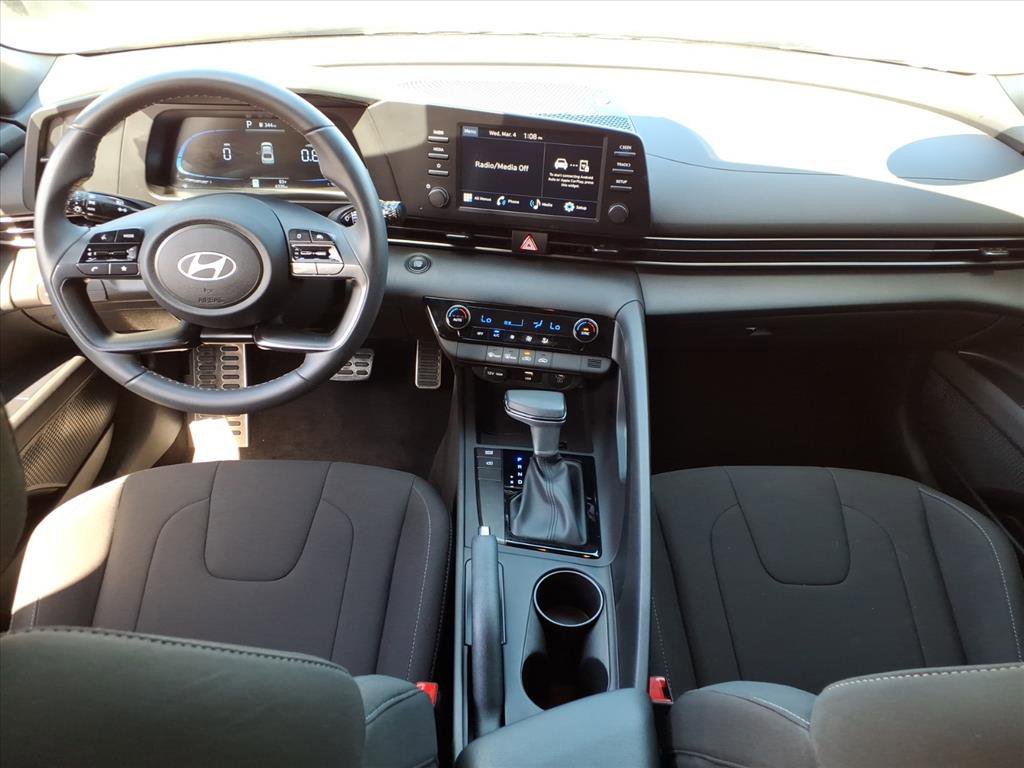 Used 2025 Hyundai Elantra Sport image 26