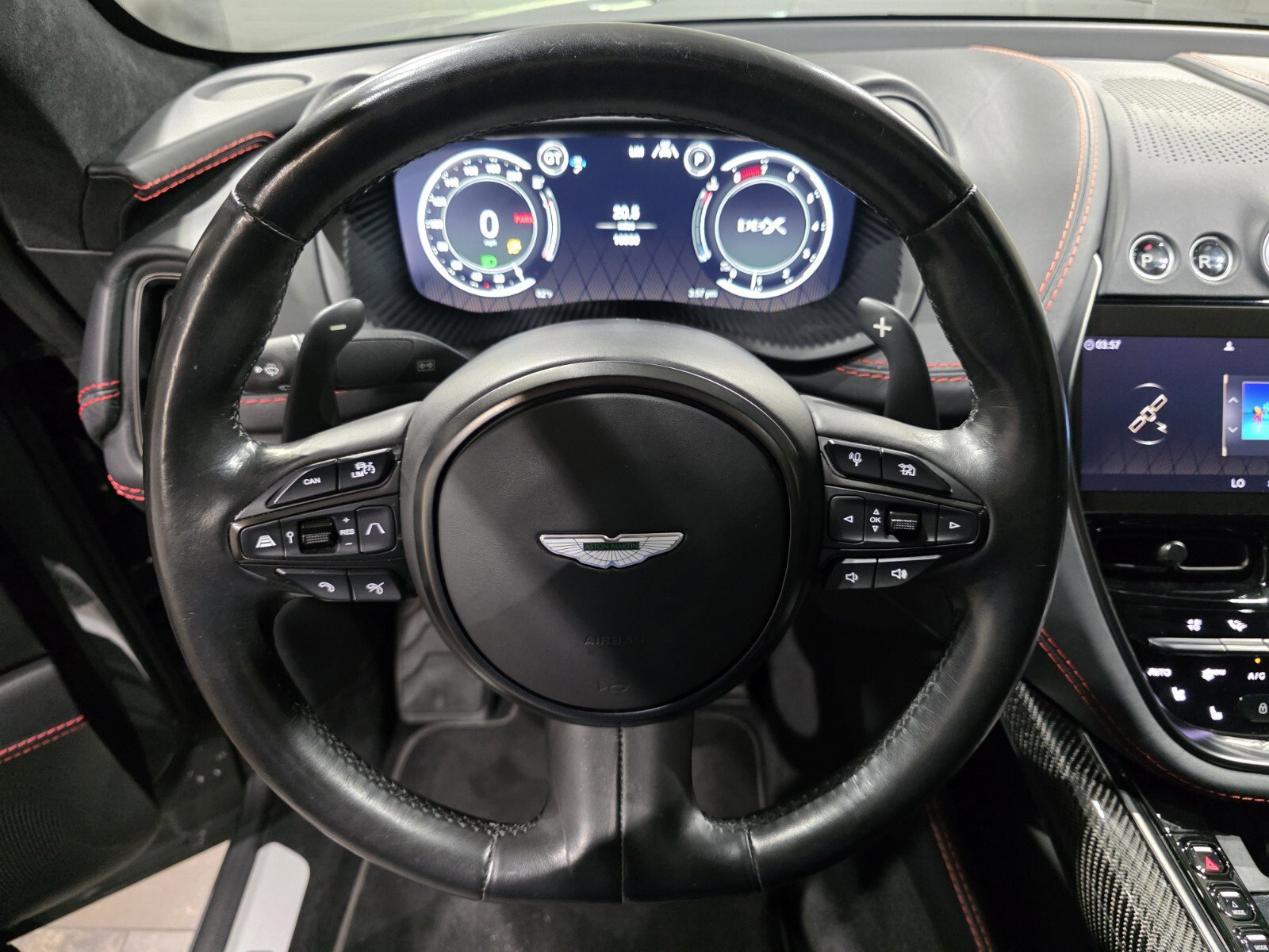 Used 2023 Aston Martin DBX image 11