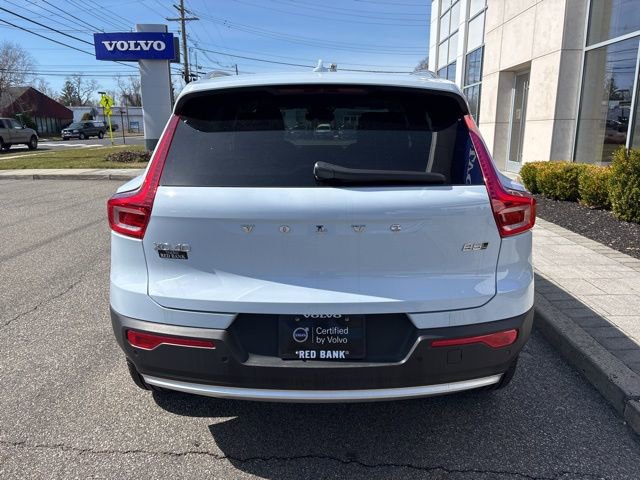 Used 2025 Volvo XC40 B5 Core image 4