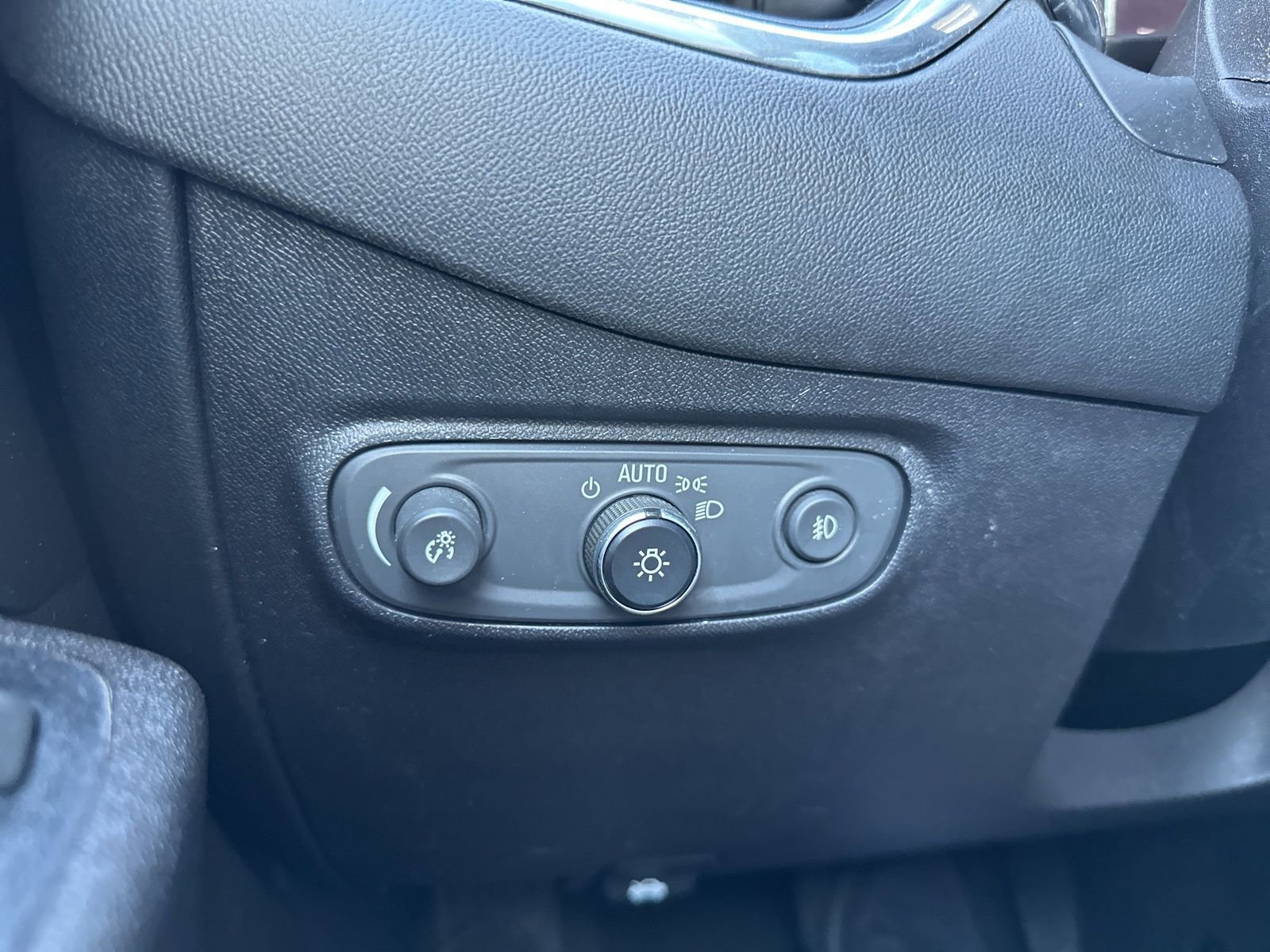 Used 2018 Chevrolet Equinox Premier w/ Infotainment II Package AWD/4WD image 33