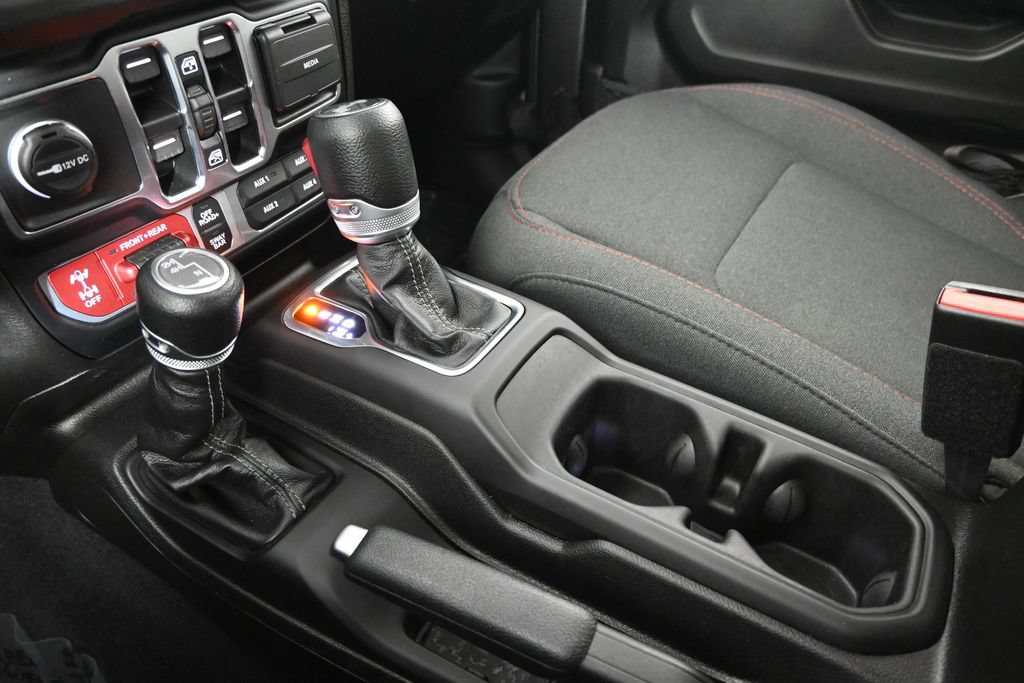 Used 2024 Jeep Wrangler Unlimited Rubicon w/ Dual Top Group AWD/4WD image 33