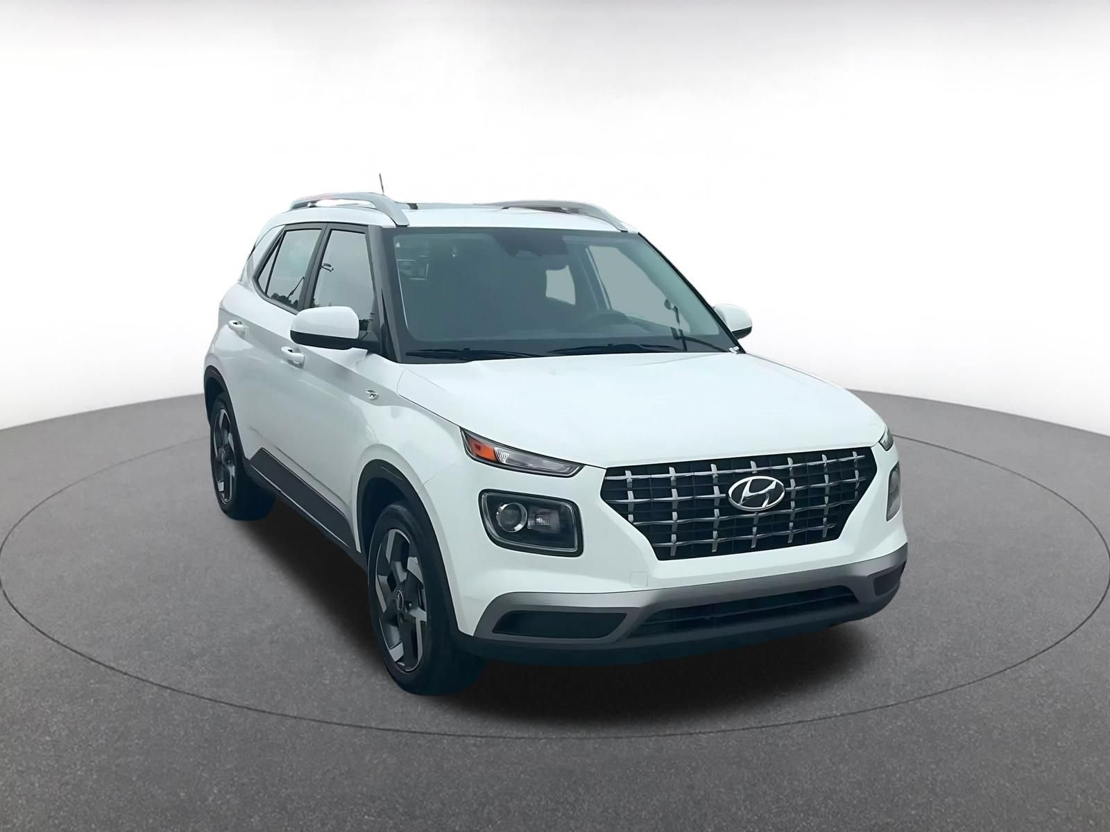 Used 2026 Hyundai Venue SEL FWD image 3