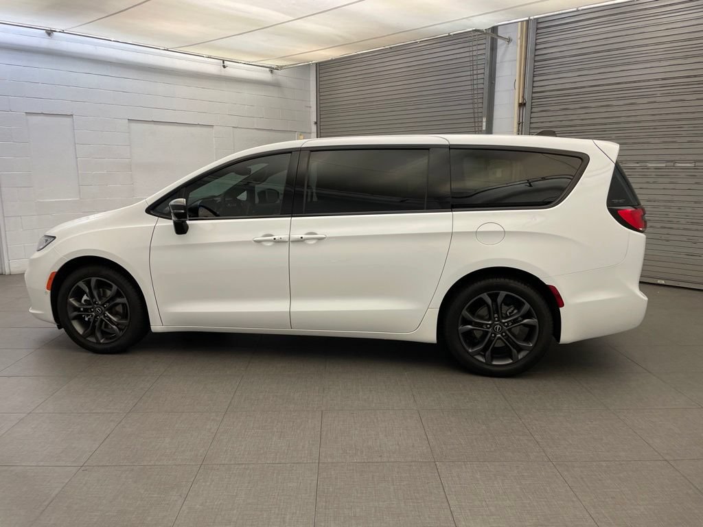 New 2026 Chrysler Pacifica Select FWD image 5