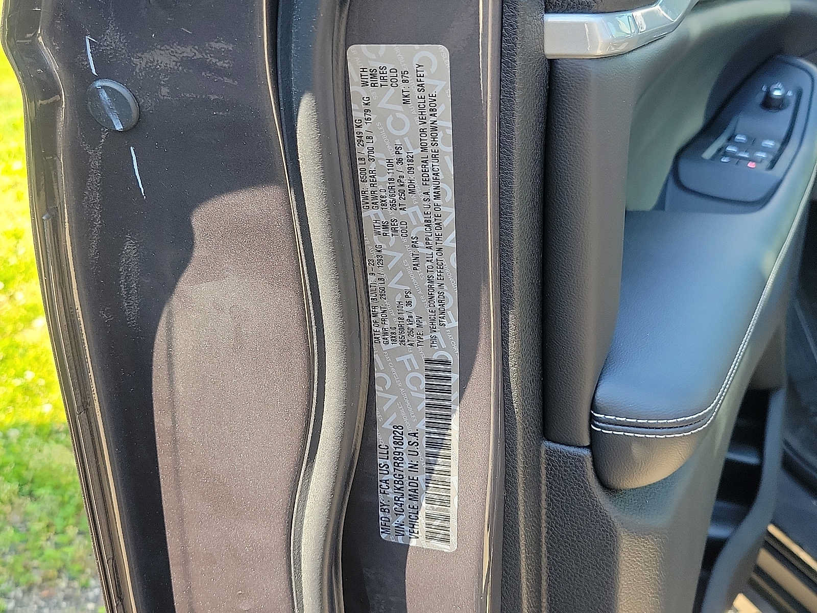 New 2024 Jeep Grand Cherokee L Limited AWD/4WD image 12