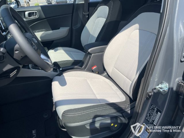 New 2026 Hyundai Venue SEL FWD image 19