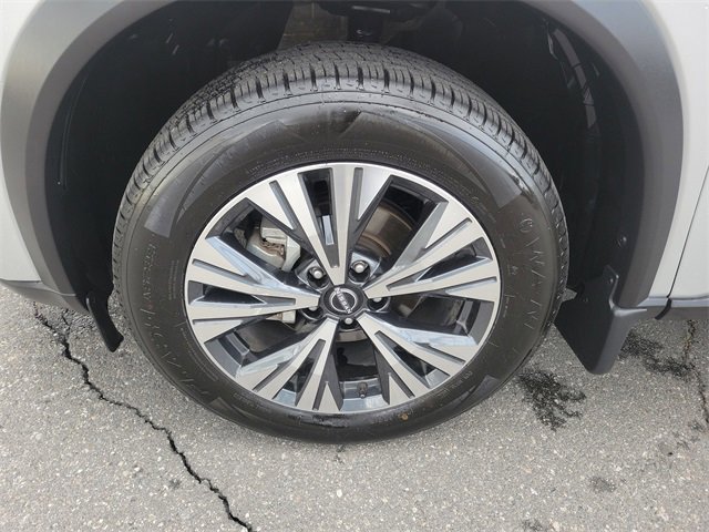 Used 2023 Nissan Rogue SV image 31