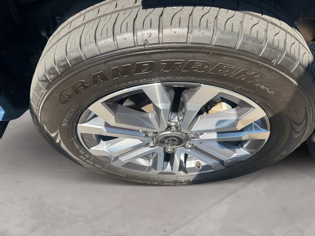 Used 2025 Toyota 4Runner Limited AWD/4WD image 14