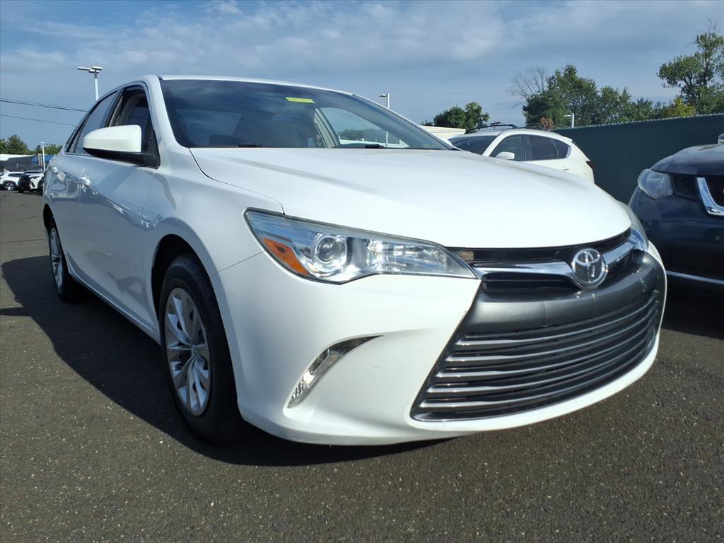 Used 2015 Toyota Camry LE image 1