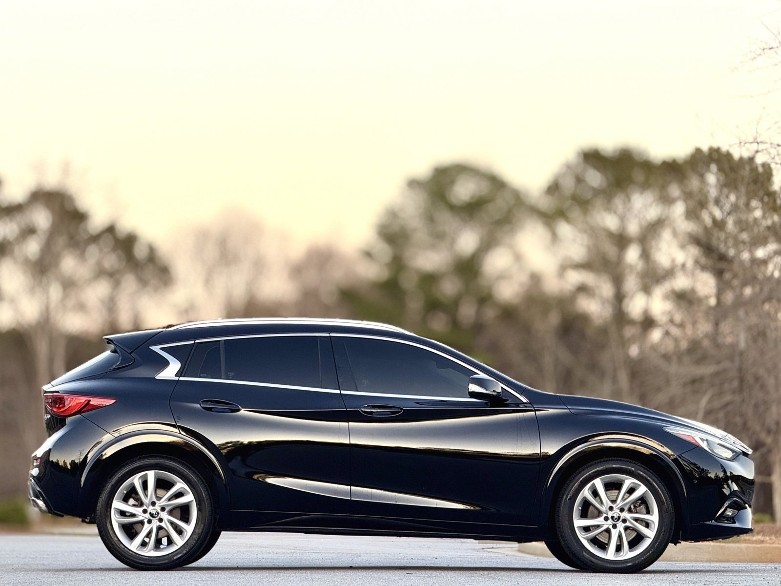 Used 2018 INFINITI QX30 Premium w/ Navigation Package image 11