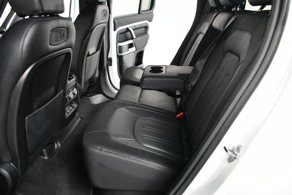 Used 2022 Land Rover Defender 110 X-Dynamic SE AWD/4WD image 36