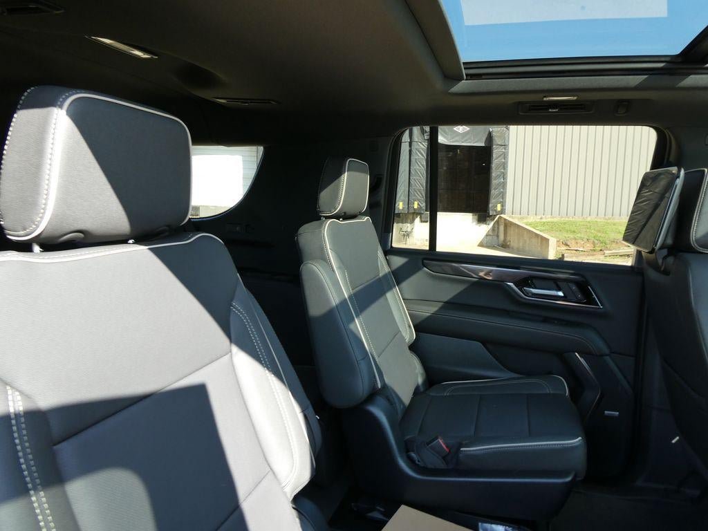 New 2026 GMC Yukon XL Elevation w/ Elevation Premium Package AWD/4WD image 13
