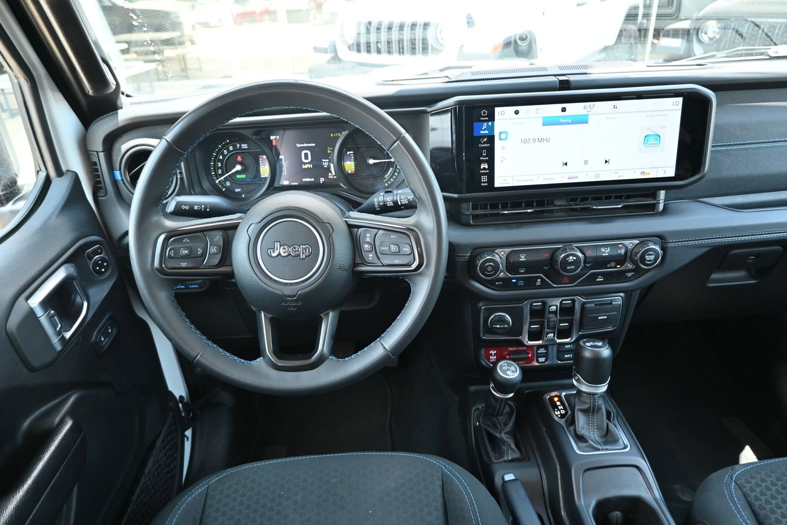 Used 2024 Jeep Wrangler Unlimited Rubicon 4xe AWD/4WD image 22