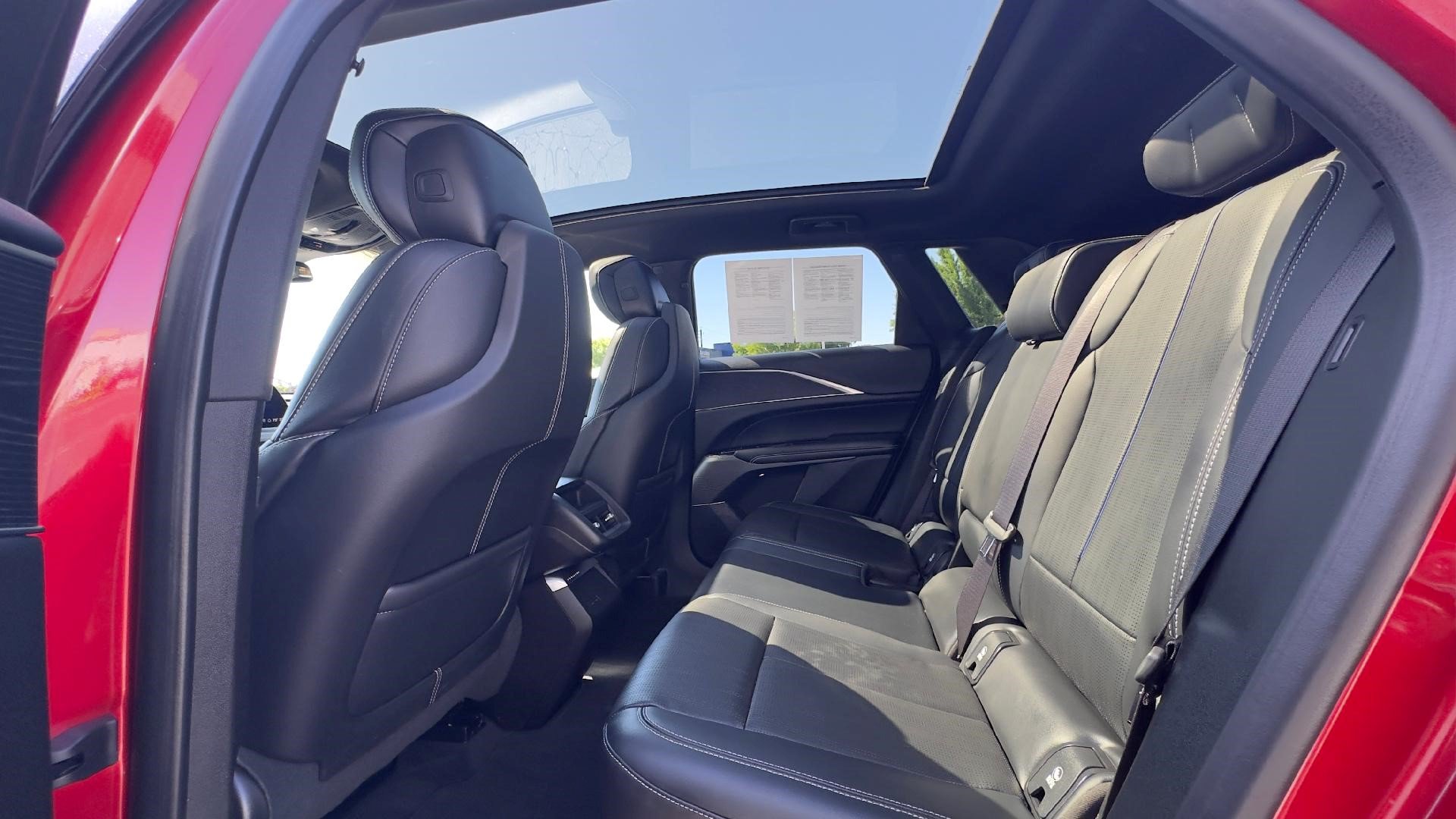 Certified 2024 Cadillac Lyriq Luxury AWD/4WD image 7