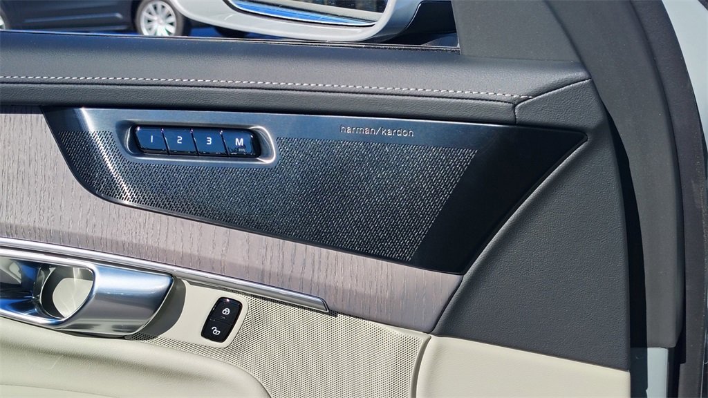 New 2026 Volvo XC90 B6 Ultra image 9