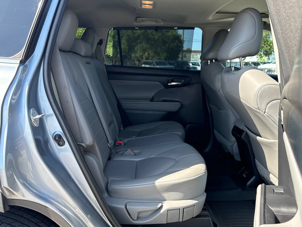Used 2021 Toyota Highlander XLE FWD image 26