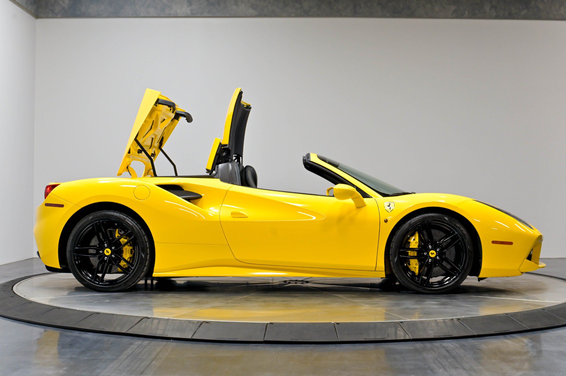 Used 2017 Ferrari 488 Spider RWD image 25