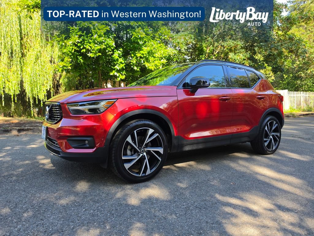 Used 2022 Volvo XC40 T5 R-Design w/ Advanced Package