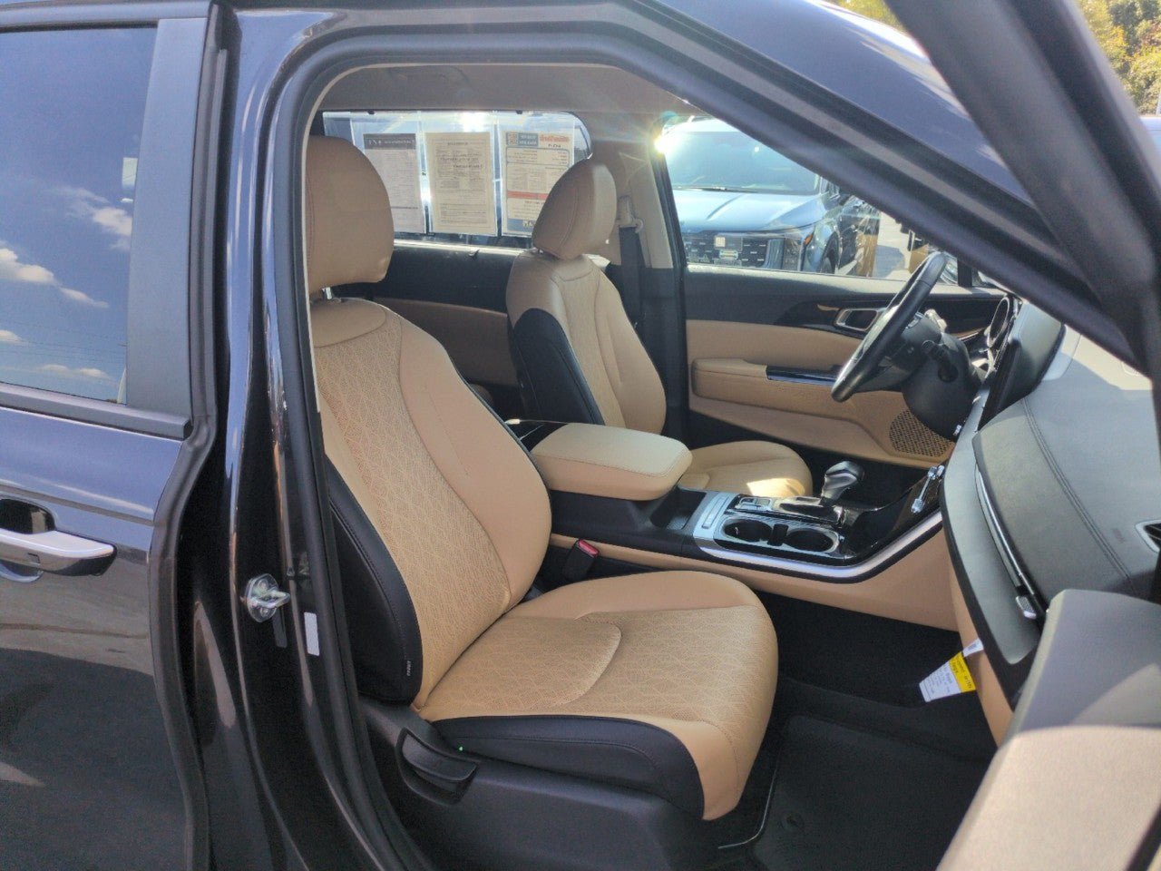 Certified 2024 Kia Carnival EX FWD image 27