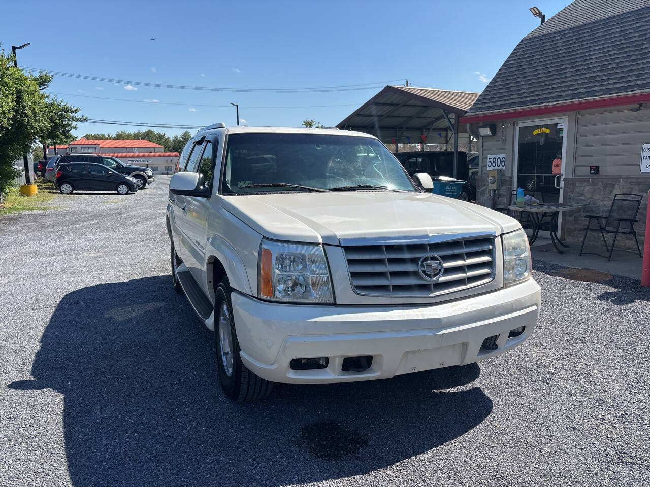 Used 2002 Cadillac Escalade AWD image 3