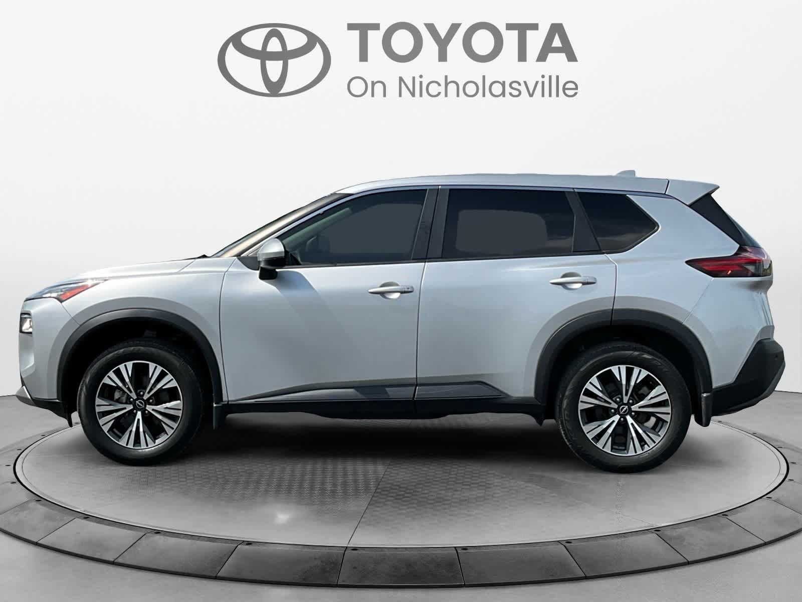 Used 2023 Nissan Rogue SV AWD/4WD image 2