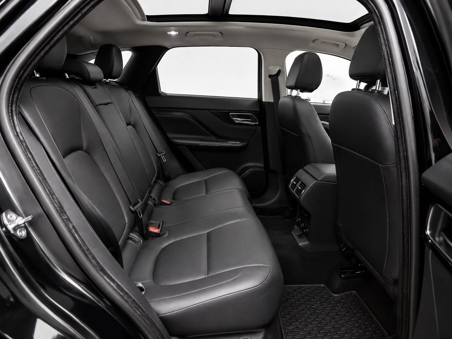 Used 2020 Jaguar F-PACE Premium AWD/4WD image 15
