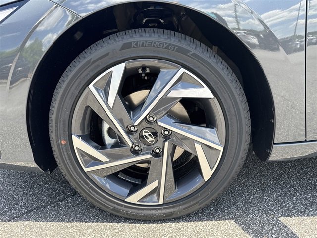 New 2025 Hyundai Elantra SEL image 11
