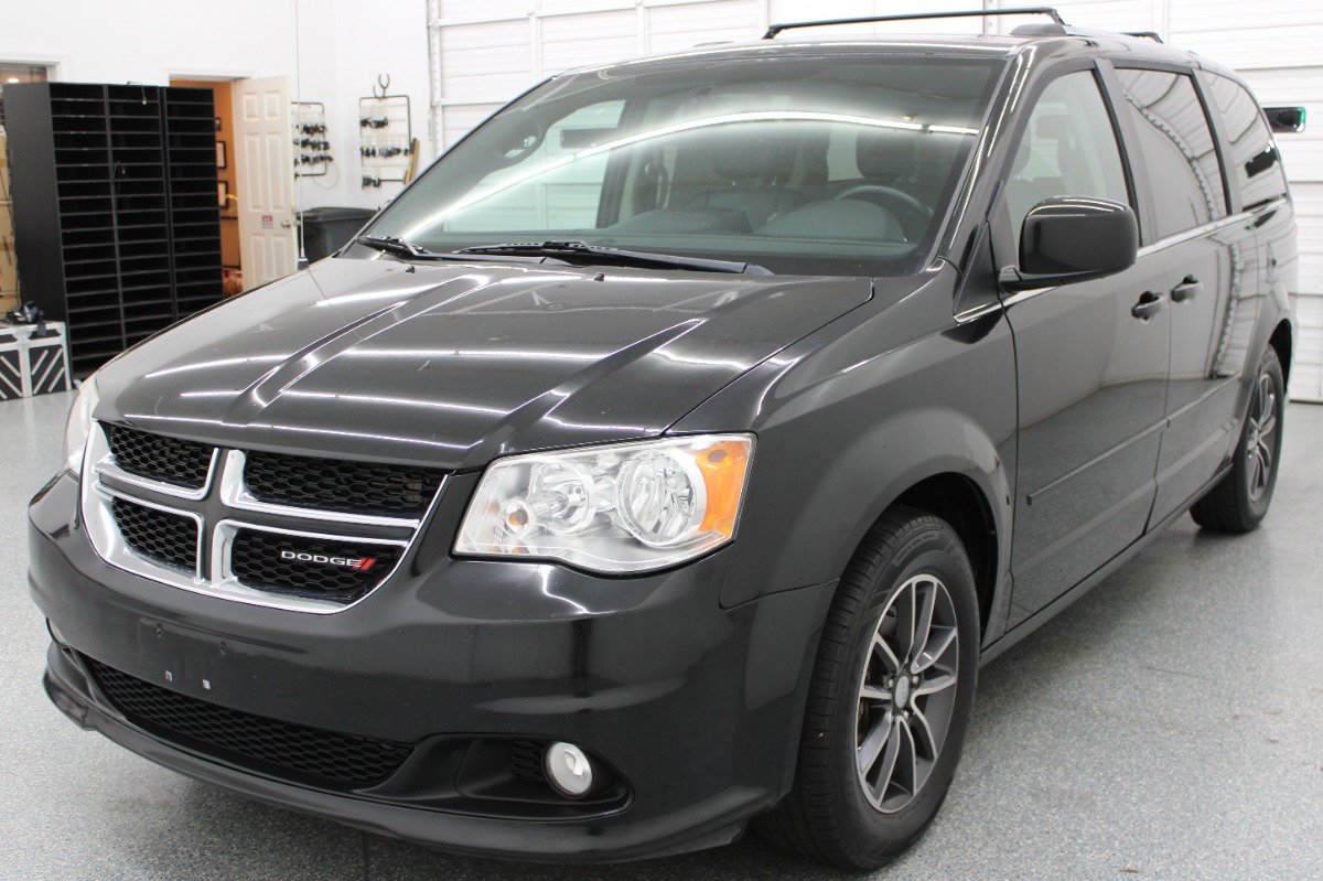 Used 2016 Dodge Grand Caravan SXT FWD image 3