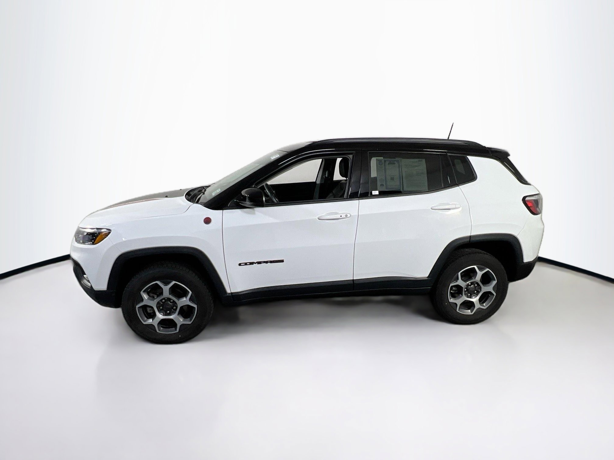 Used 2022 Jeep Compass Trailhawk w/ Trailhawk Convenience Group image 8