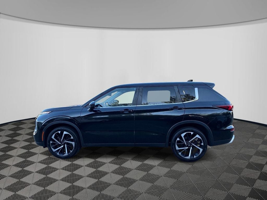 Used 2024 Mitsubishi Outlander SE Black Edition AWD/4WD image 4