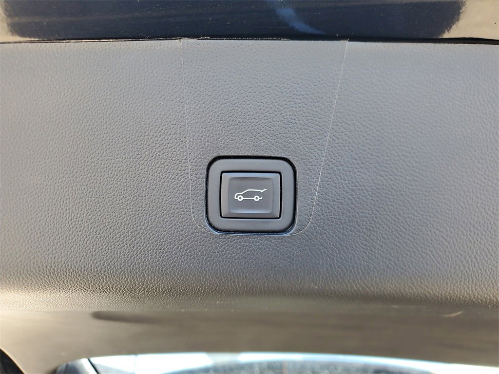 Used 2023 Chevrolet Traverse Premier w/ Redline Edition image 7