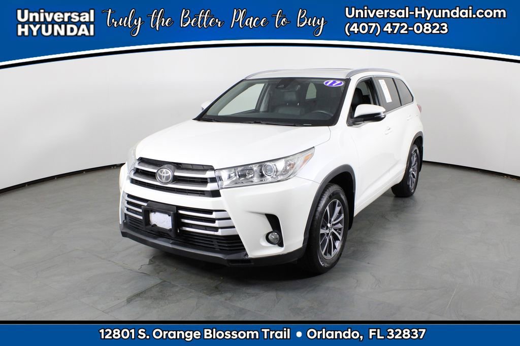 Used 2017 Toyota Highlander XLE image 1