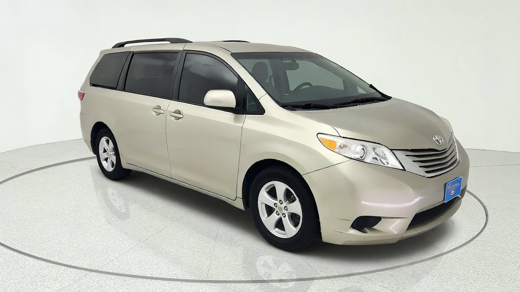 Used 2017 Toyota Sienna LE