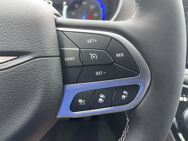New 2027 Chrysler Pacifica Select FWD image 23