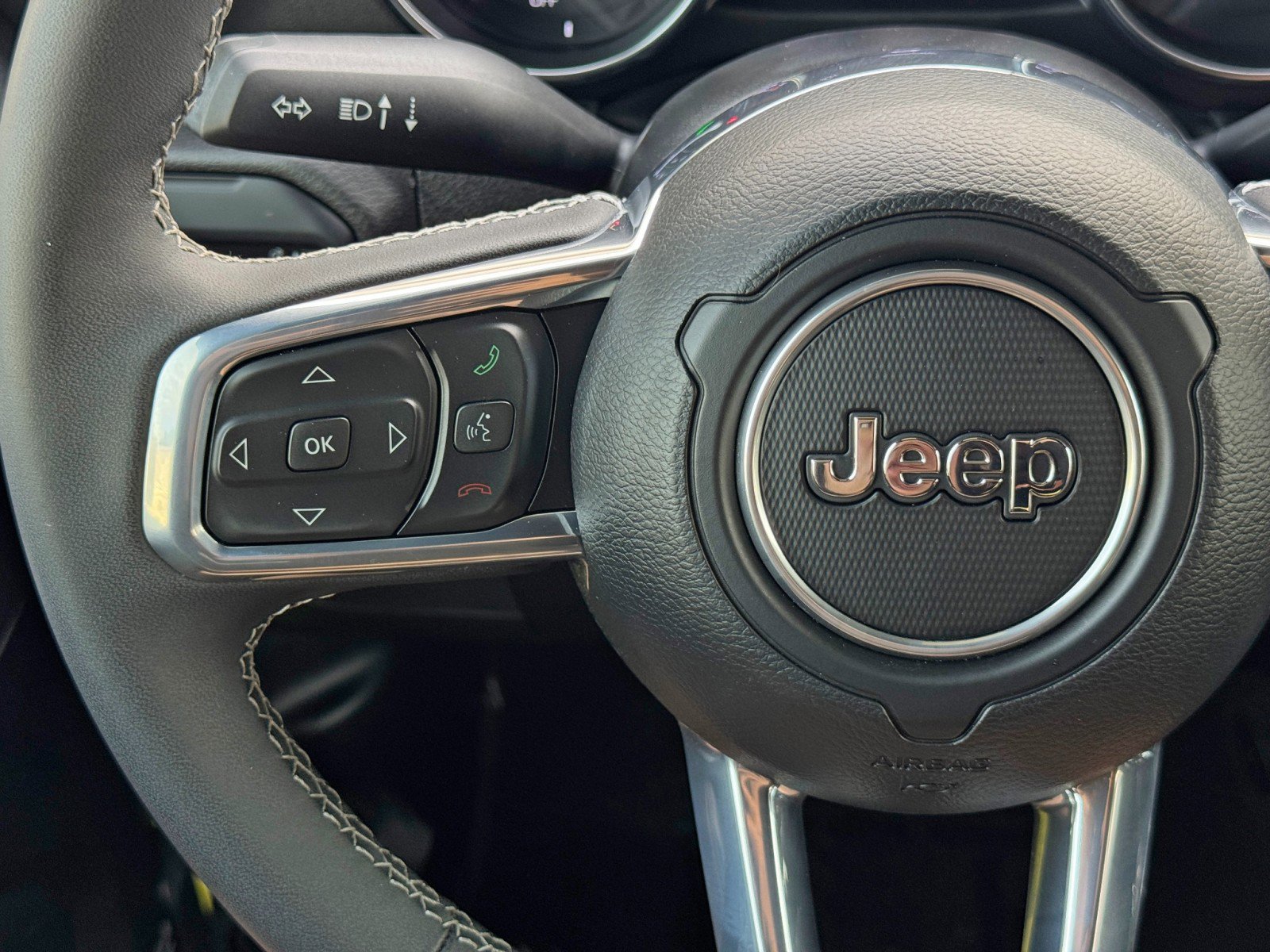 Used 2023 Jeep Wrangler Unlimited Sahara AWD/4WD image 19