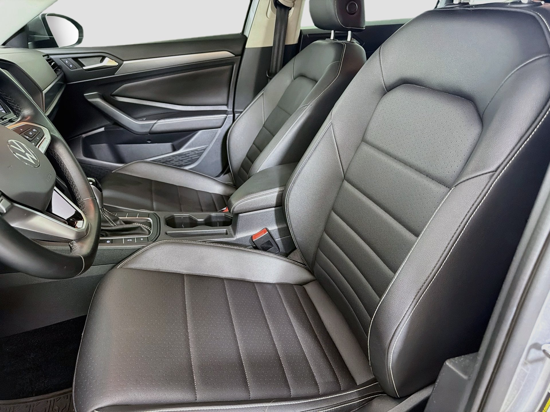 Certified 2023 Volkswagen Jetta SE FWD image 18