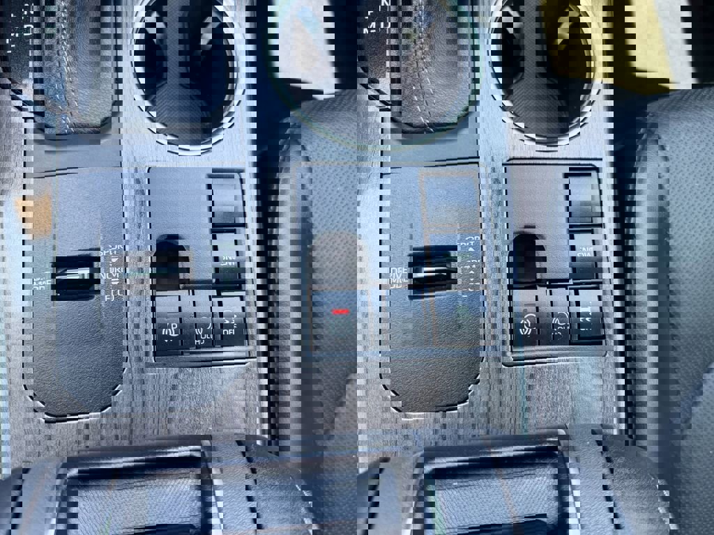 Used 2023 Toyota Highlander Limited image 24