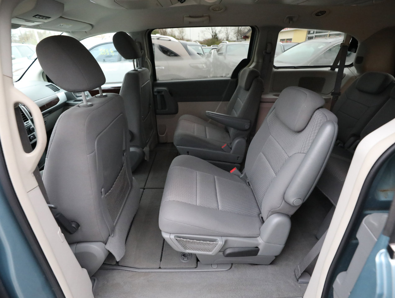 Used 2010 Chrysler Town & Country Touring image 15