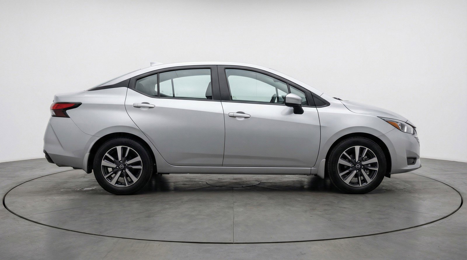 Used 2025 Nissan Versa SV image 11