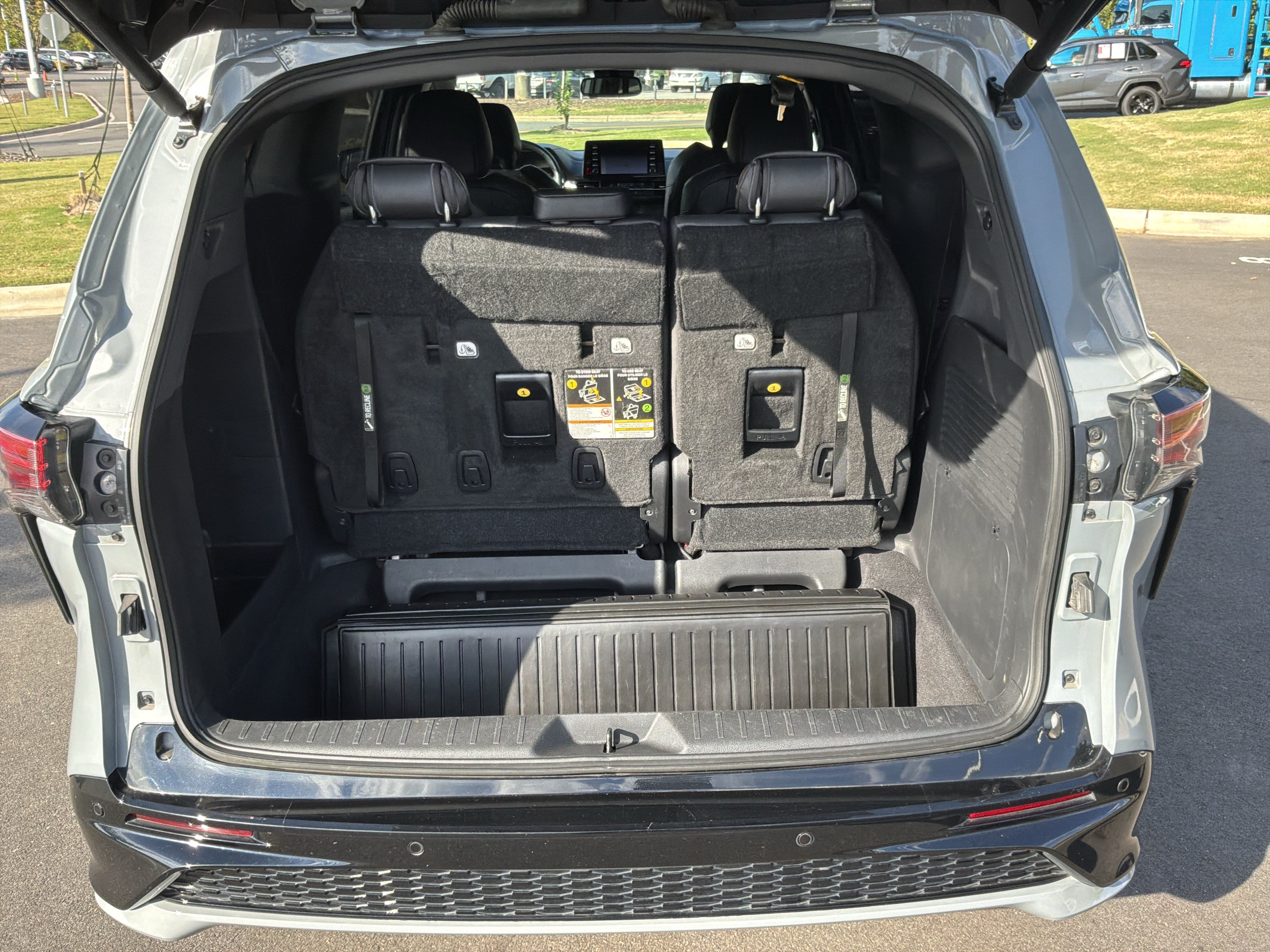 Used 2023 Toyota Sienna XSE FWD image 33