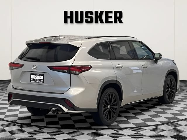 Used 2024 Toyota Highlander XSE FWD image 5