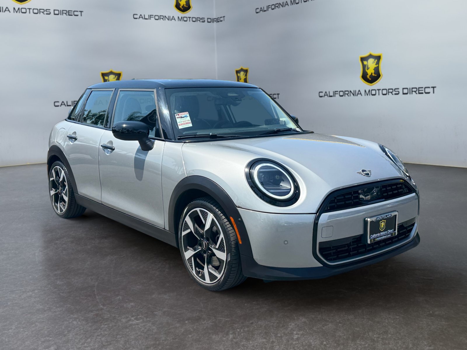 Used 2025 MINI Cooper 4-Door Hardtop FWD image 7