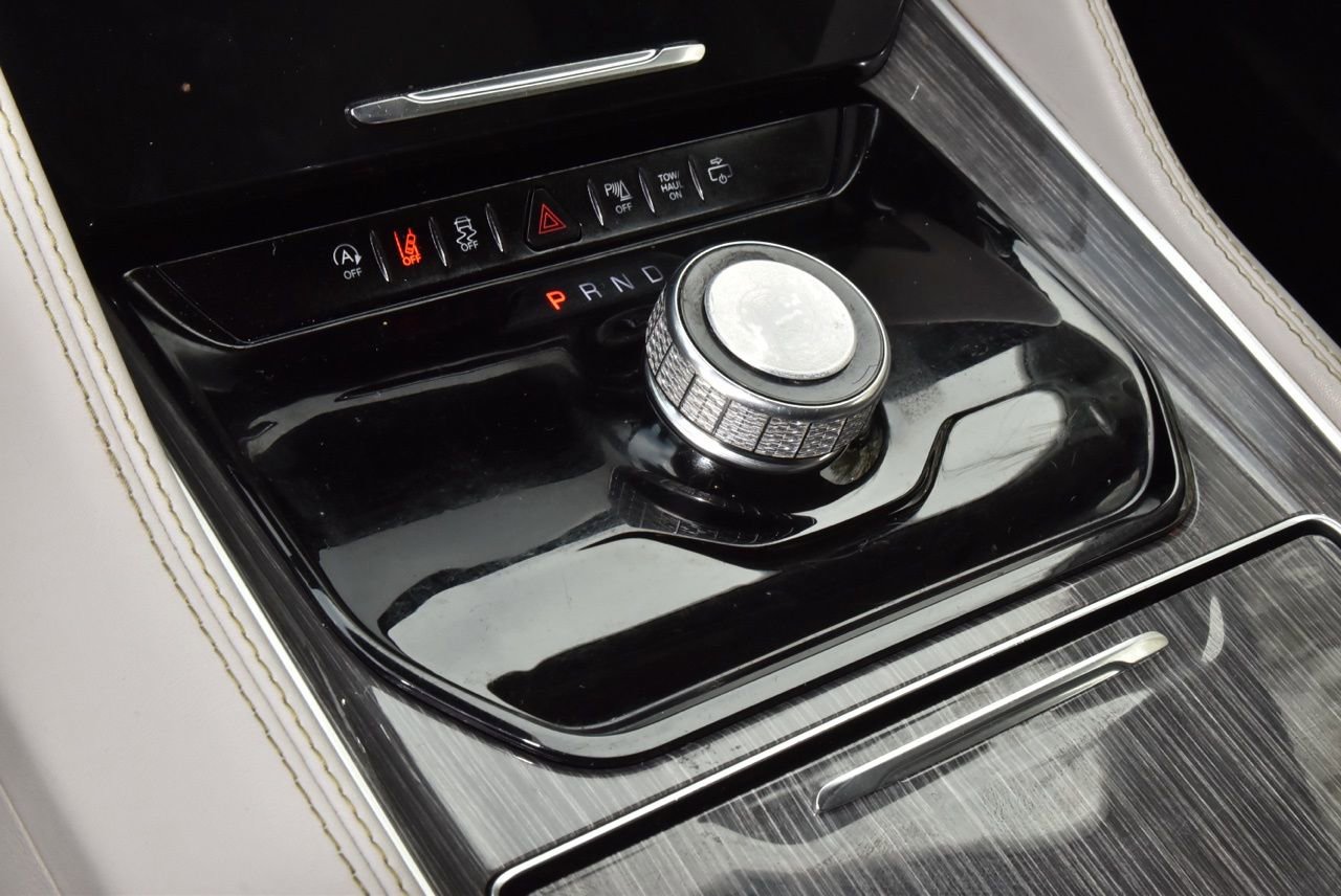 Used 2022 Jeep Wagoneer Series III w/ Rear Seat Video Group 1 image 32