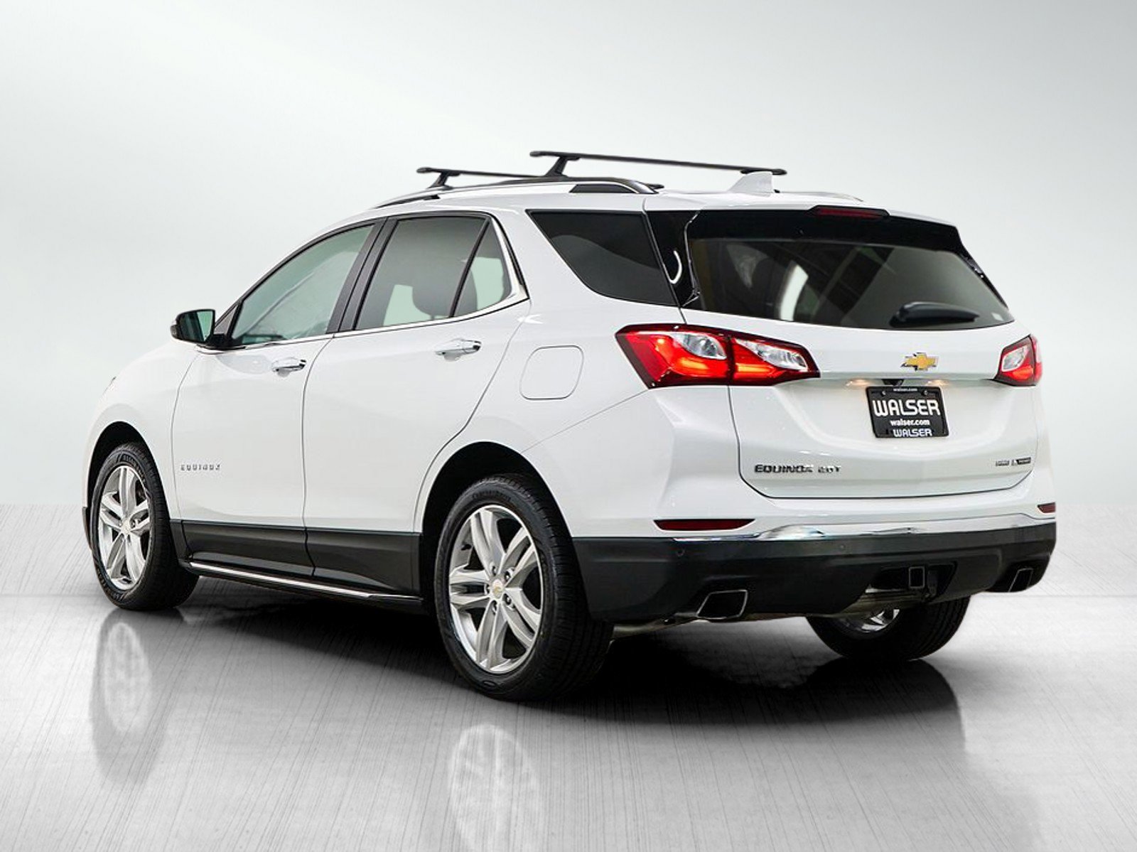 Used 2018 Chevrolet Equinox Premier w/ Infotainment II Package AWD/4WD image 4