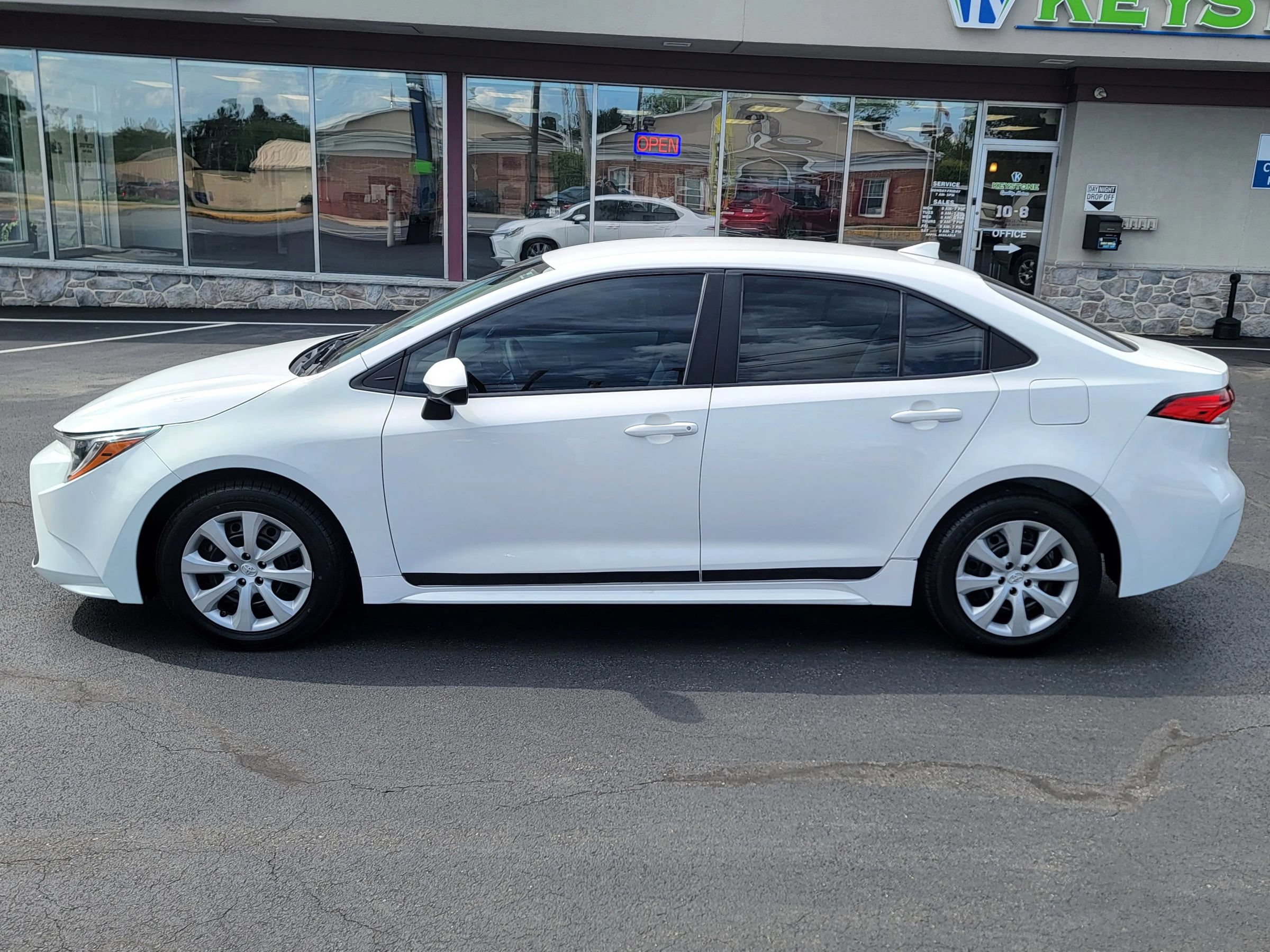 Used 2022 Toyota Corolla LE FWD image 8