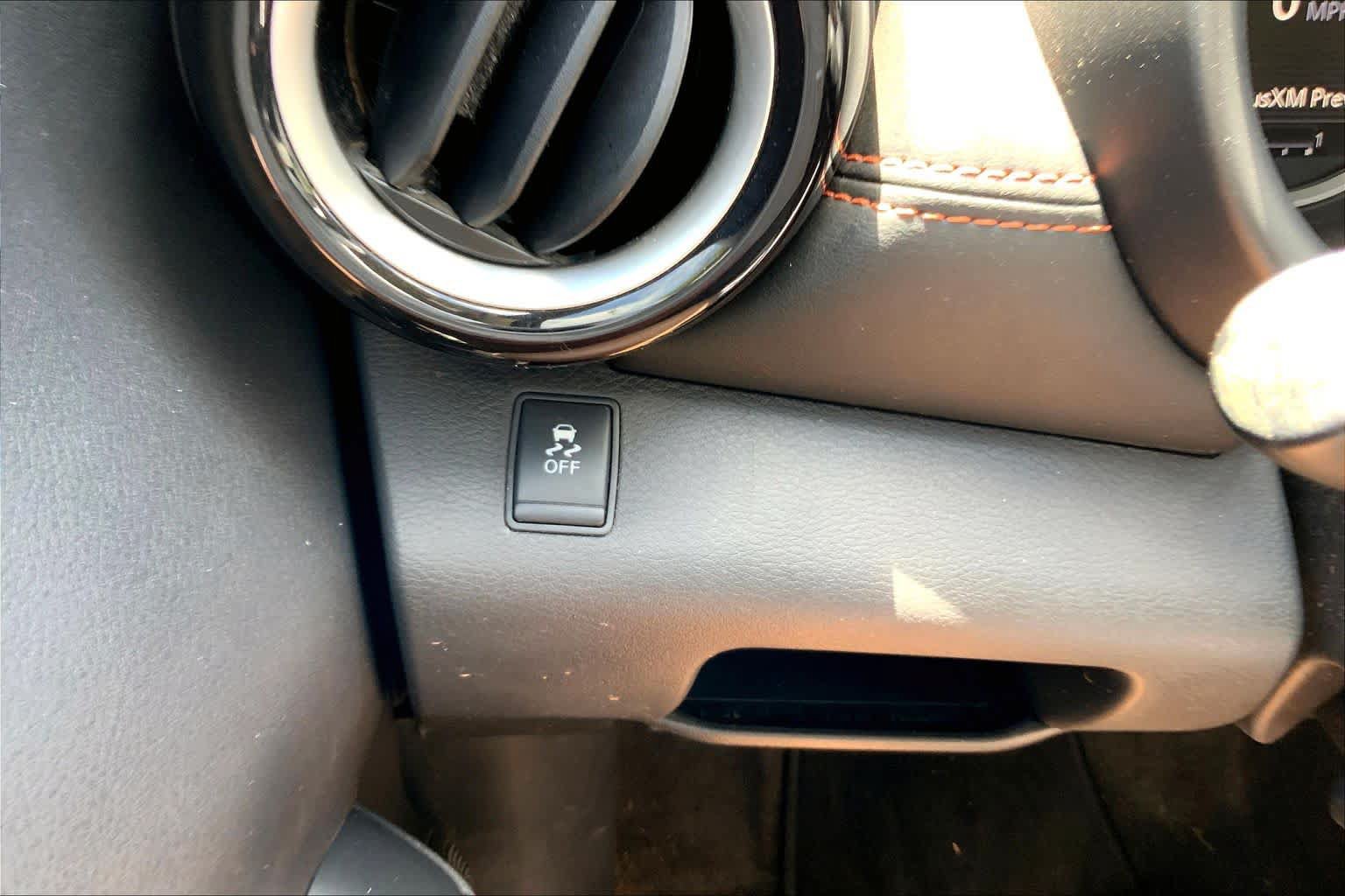 Used 2019 Nissan Kicks SR FWD image 35